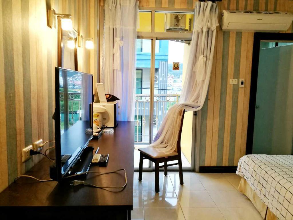 Готель Sea U Honey Patong Екстер'єр фото